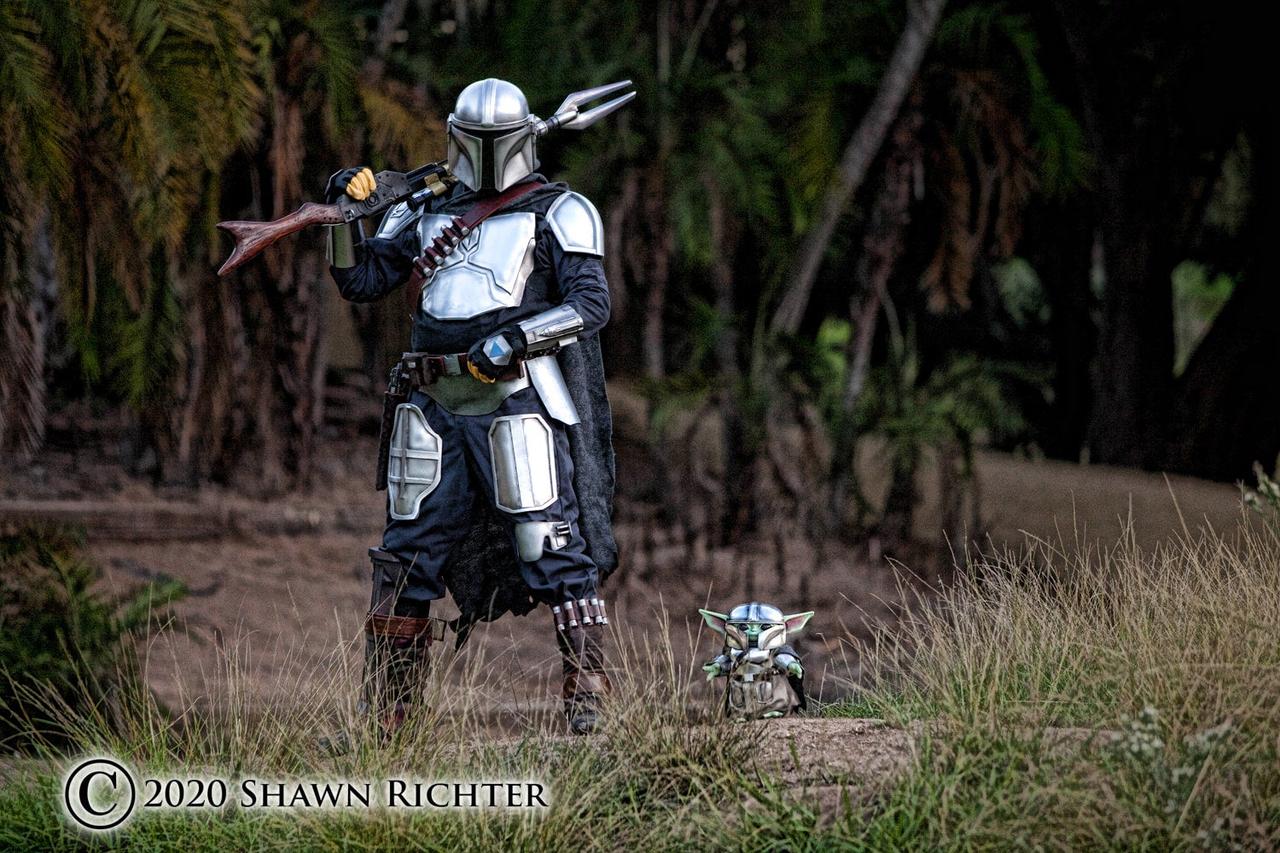 Mandalorian Cosplay with Baby Yoda