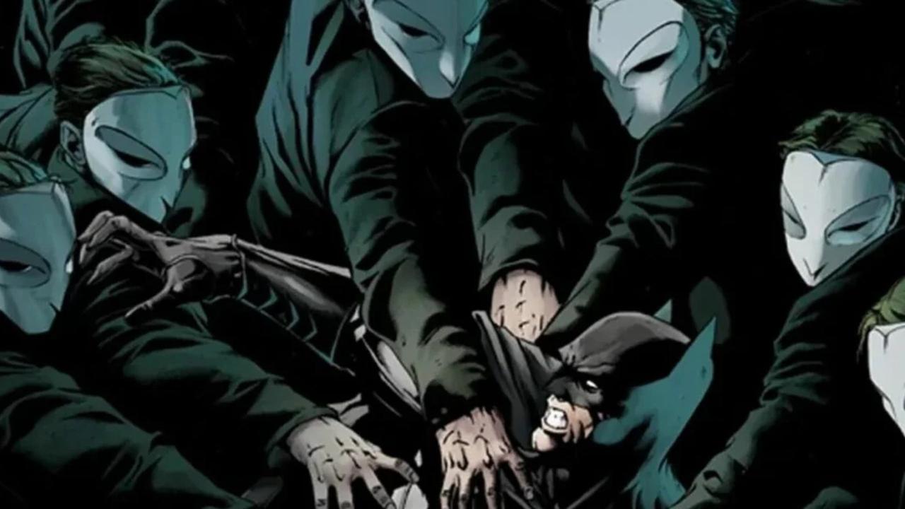 Court of Owls overwhelms Batman