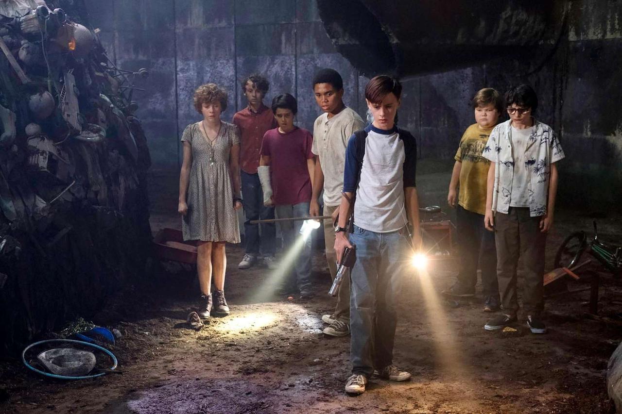 A promotional still of the cast of It: Chapter One