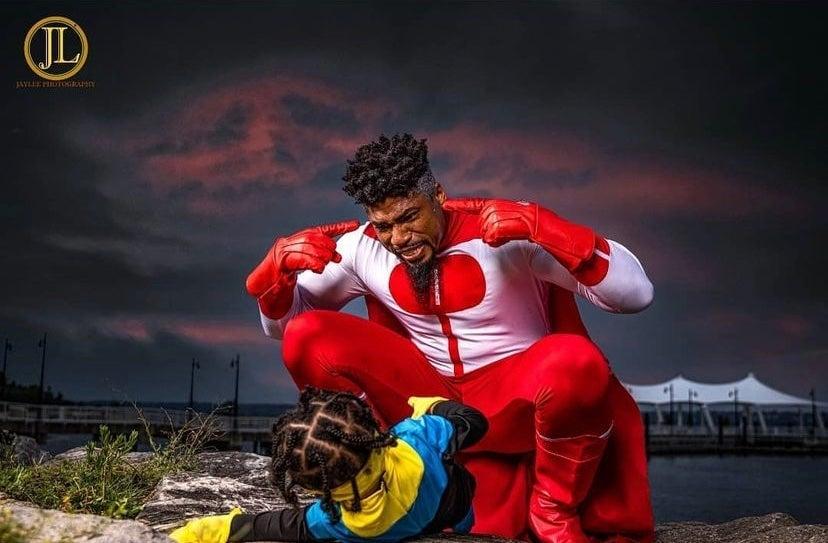 Invincible Cosplays Omni-Man