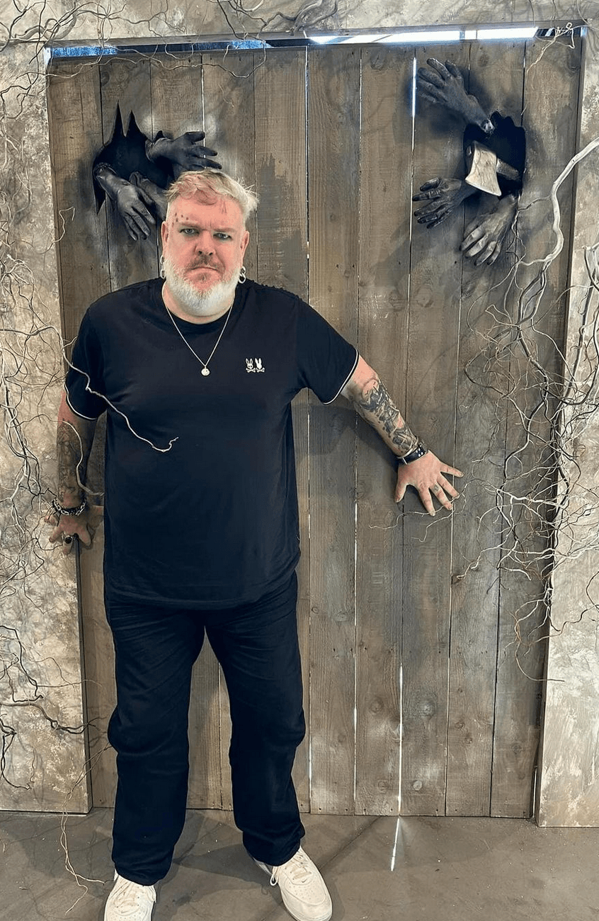 Kristian Nairn, Instagram