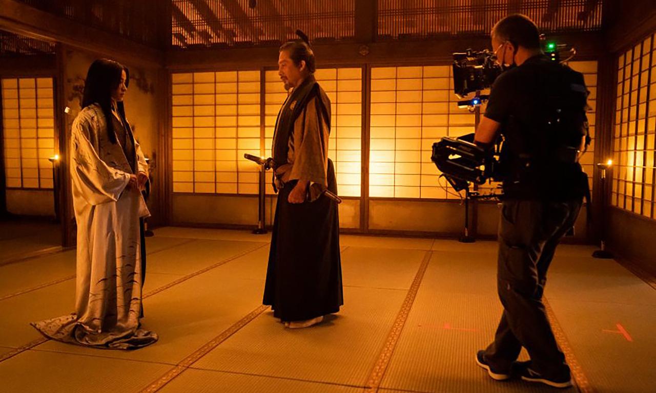 Ross (right) operates on a scene with Toda Mariko (Anna Sawai, left) and Yoshii Toranaga (Hiroyuki Sanada) on set of Shōgun