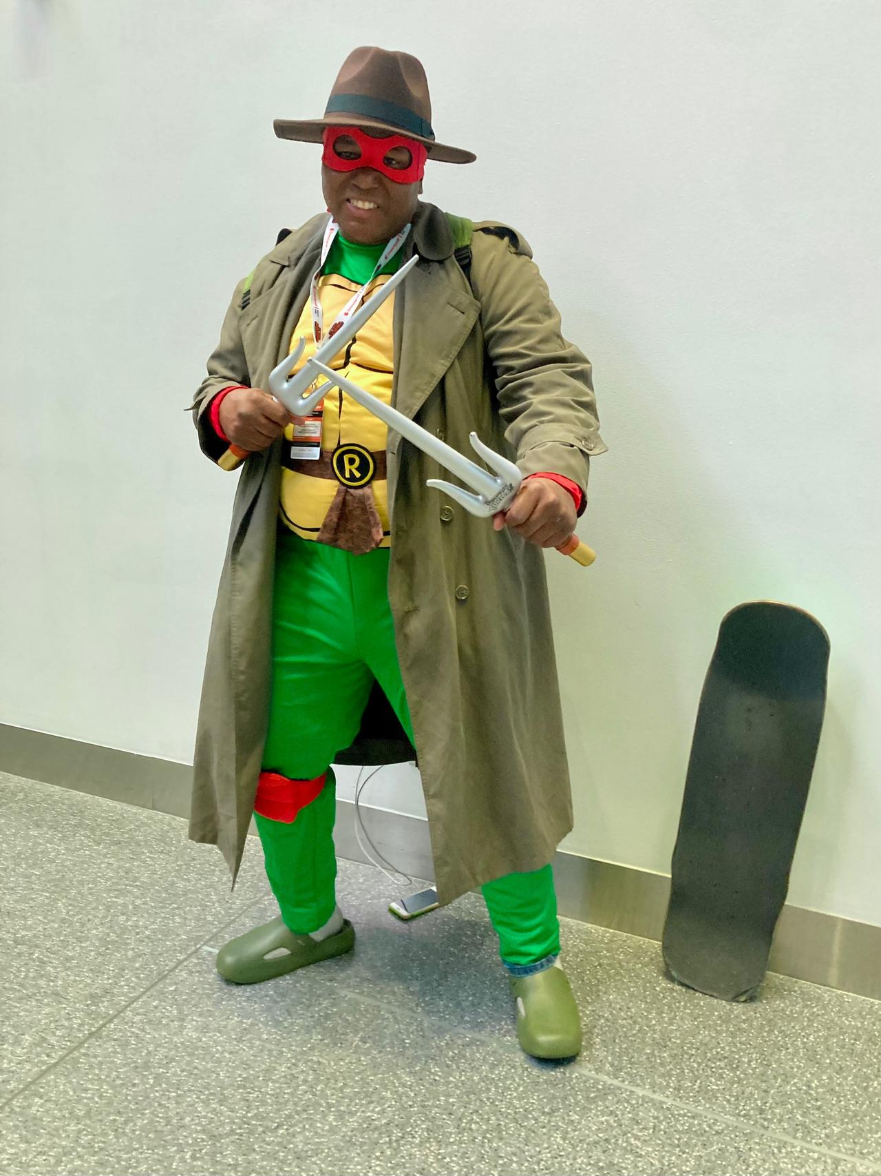 An image of a cosplayer dressed as Raphael from TMNT